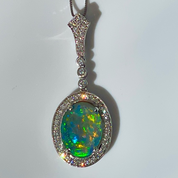 Australian Lightning Ridge Crystal Opal Pendant - Picture 1 of 3